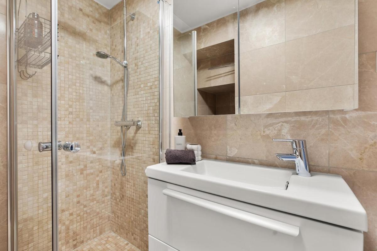 Apartment Luxury 4-bedroom In Oslo's Heart - Walk To Major Attractions *