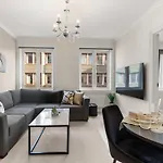 Luxury 4-Bedroom Apartment In Oslo\'S Heart - Walk To Major Attractions